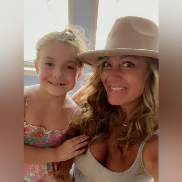 Meet your Posher, Shelley - Picture 1 of 1